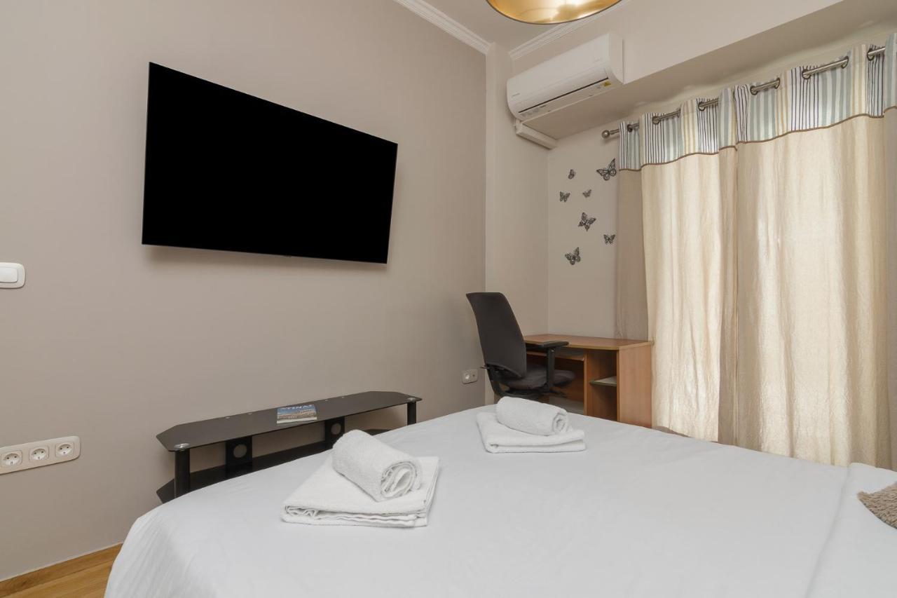 Beautiful And Spacious Apartment In Pagrati Athens Exterior photo